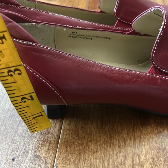 NWT Preview International Pump kitten low Heel burgundy Slip on Shoes Size 8M - Picture 9 of 11